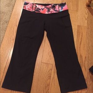 Lululemon cropped workout pants.